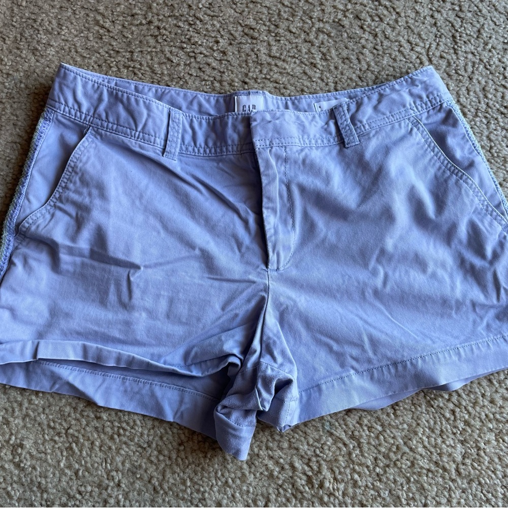 Blue gap khaki short size 6. 3” short